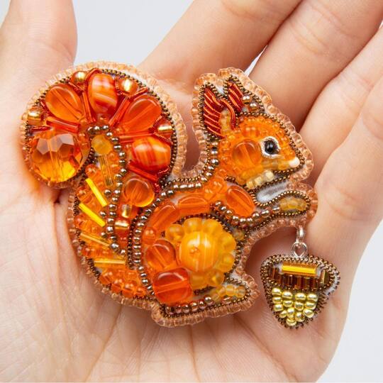 Charivna Mit Squirrel Brooch Crystal Art Beadwork Kit